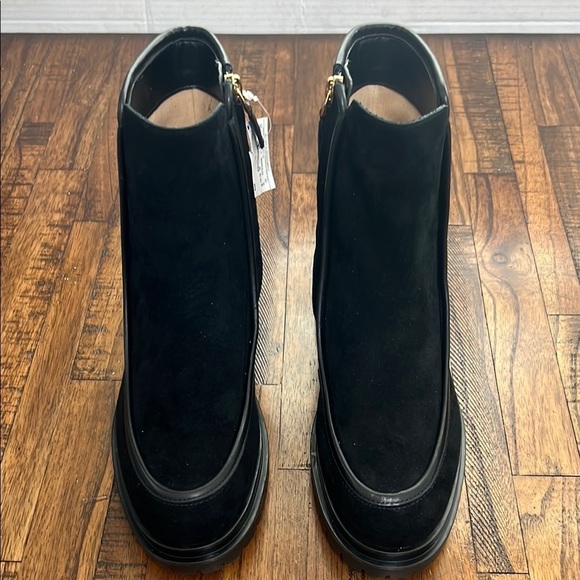 NWT Lauren Ralph Lauren Leather Black Colbie Ankle Boots   gold tone logo LRL 8 - Picture 11 of 16